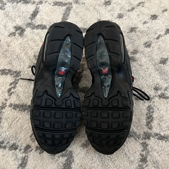 Nike Air Max 95, Bred, Size 9.5 - Picture 5 of 6